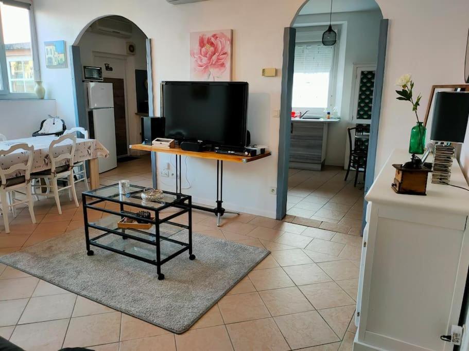 Meuble 3 Etoiles Dans Un Petit Village Du Gers Villecomtal-Sur-Arros Exterior foto