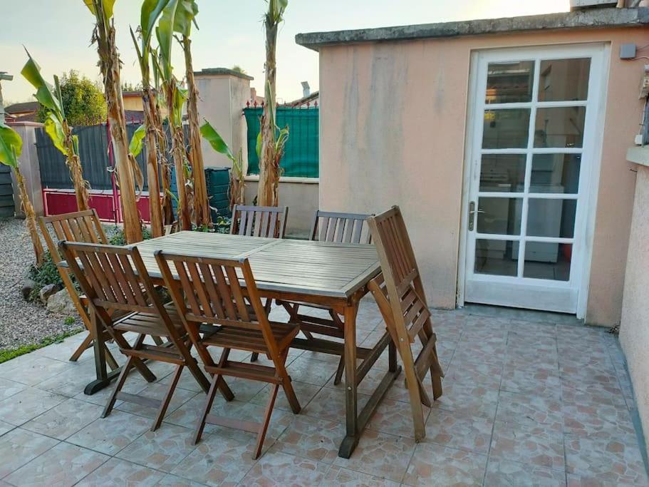 Meuble 3 Etoiles Dans Un Petit Village Du Gers Villecomtal-Sur-Arros Exterior foto