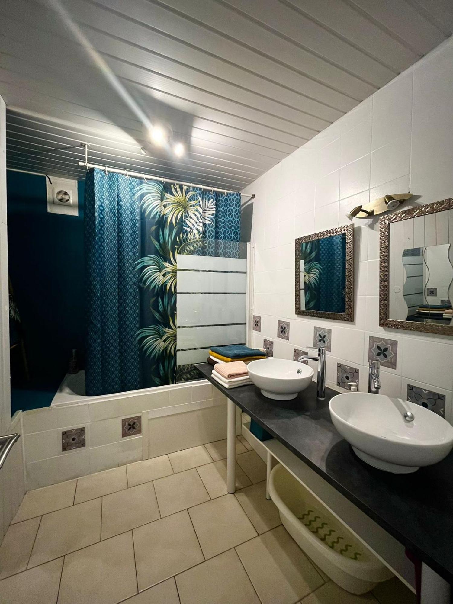 Meuble 3 Etoiles Dans Un Petit Village Du Gers Villecomtal-Sur-Arros Exterior foto